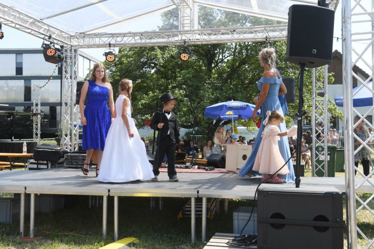 Modeschau am Stangenfest 2023