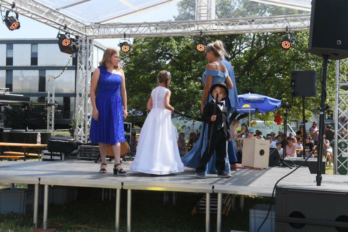 Modeschau am Stangenfest 2023