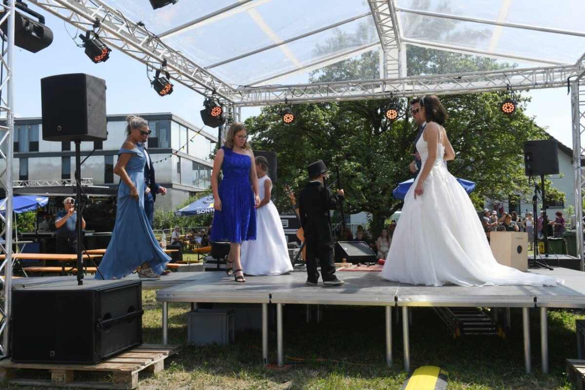 Modeschau am Stangenfest 2023