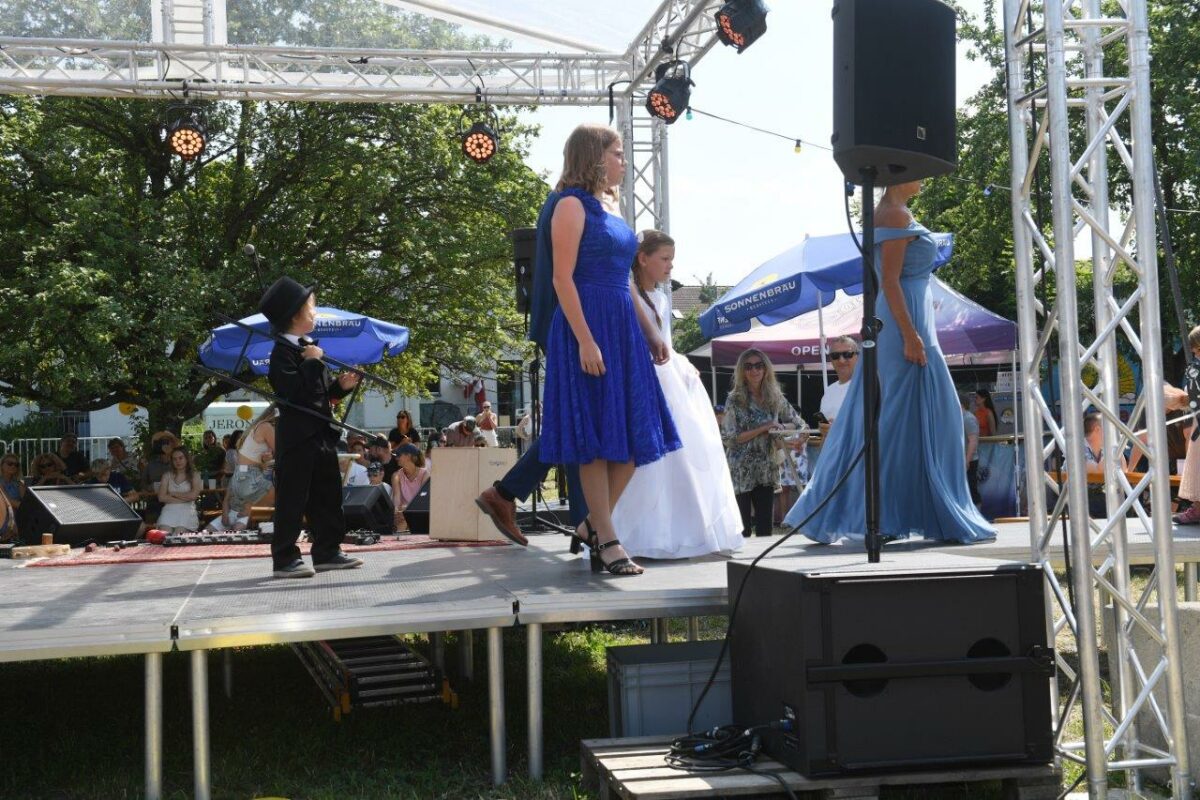 Modeschau am Stangenfest 2023