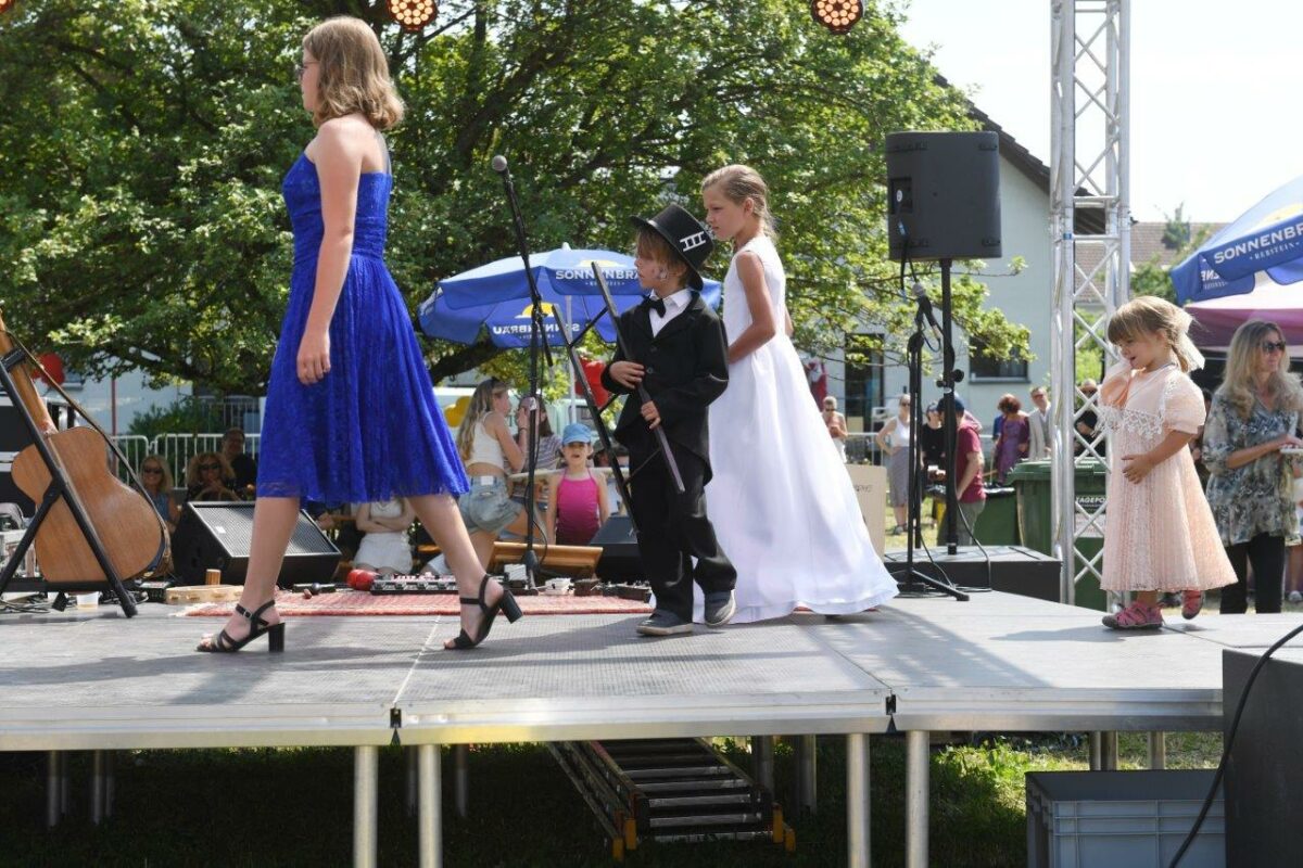 Modeschau am Stangenfest 2023