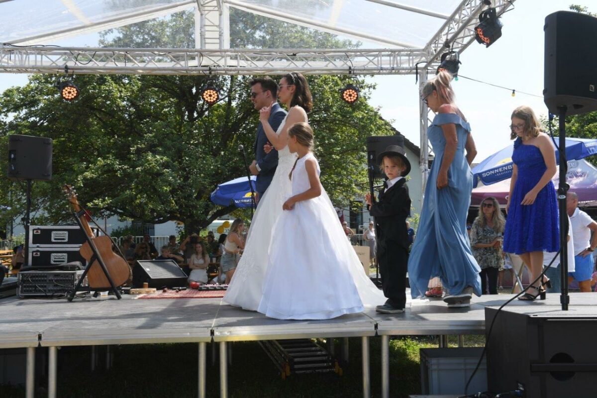 Modeschau am Stangenfest 2023