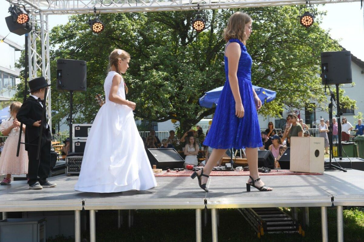 Modeschau am Stangenfest 2023