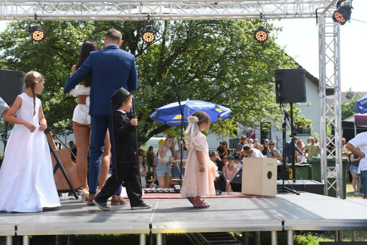 Modeschau am Stangenfest 2023