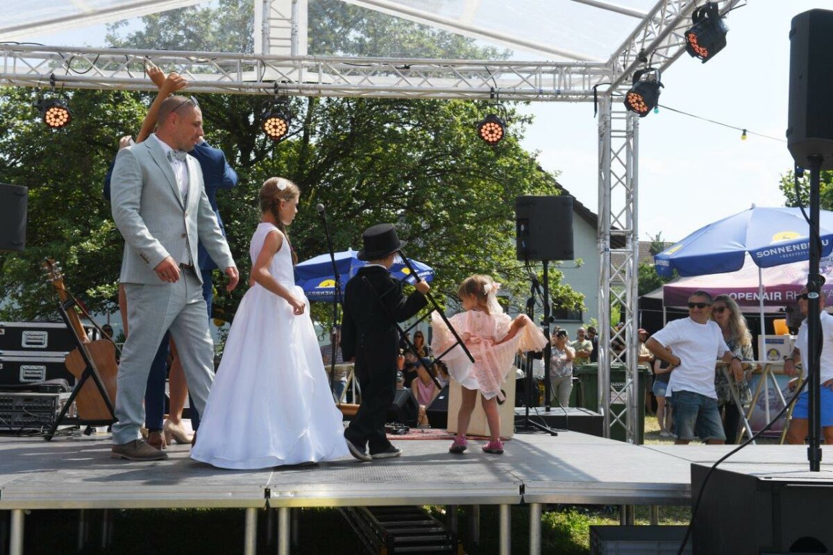 Modeschau am Stangenfest 2023