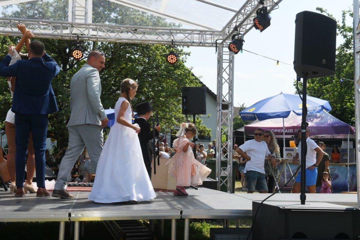 Modeschau am Stangenfest 2023