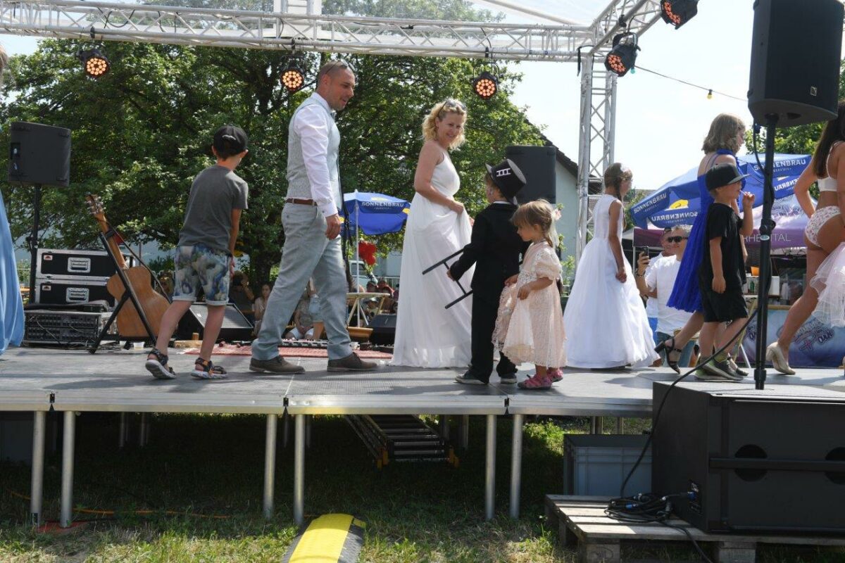 Modeschau am Stangenfest 2023