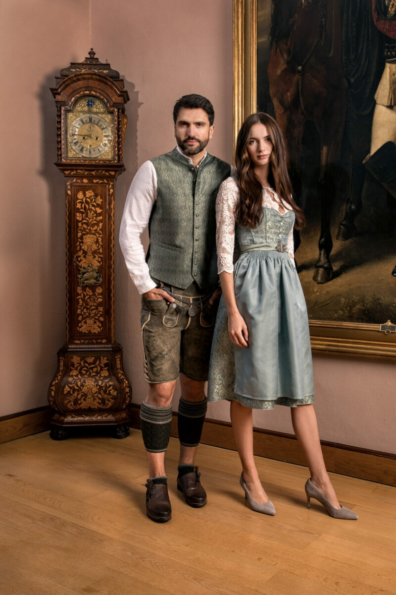 Lederhosten, Dirndl und Trachten