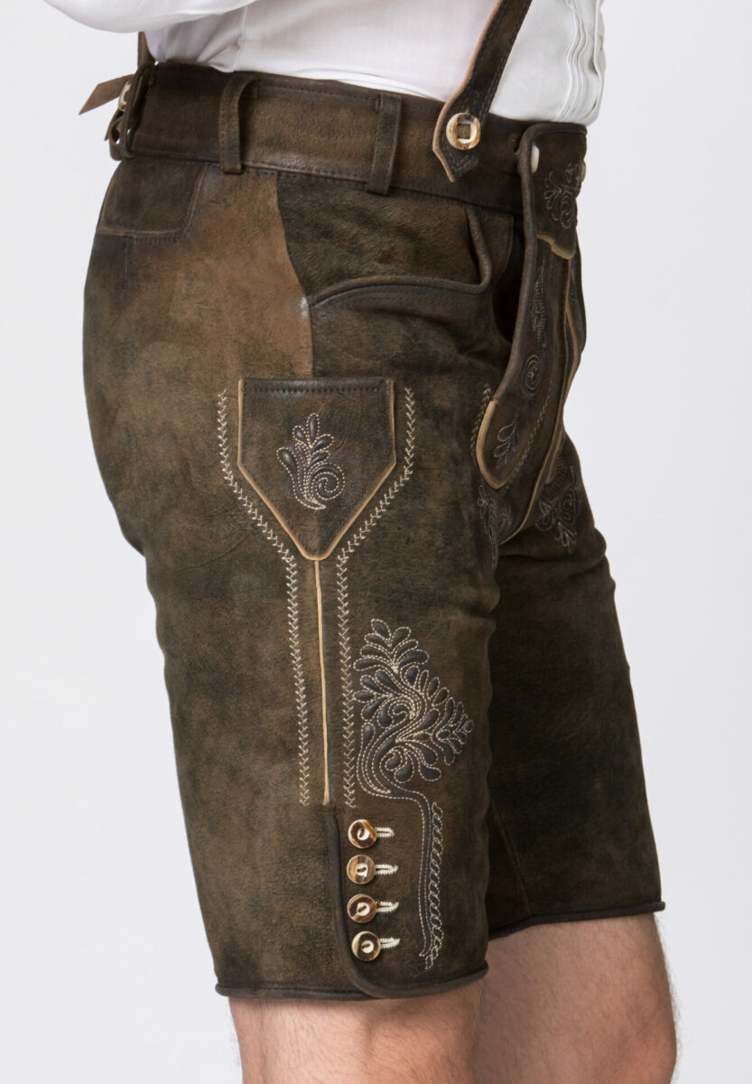 Lederhosten, Dirndl und Trachten